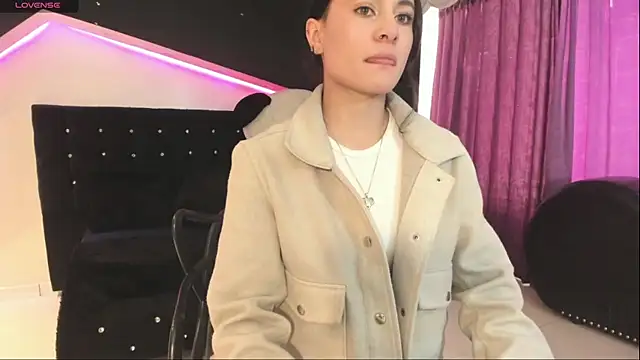 Coral Gibson online show from December 4, 2025, 12:37 pm