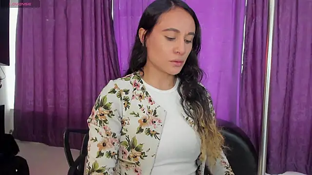 Coral Gibson online show from October 2, 2025, 1:14 pm