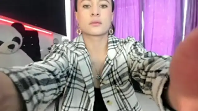 Coral Gibson online show from October 16, 2025, 1:08 pm