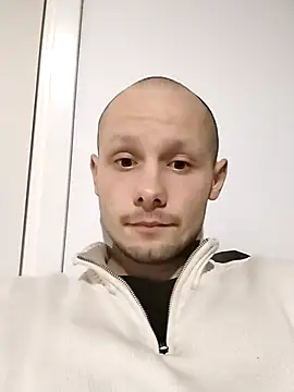 Snapshot of Makson2001 chatting on February 10, 2026, 11:37 pm Makson2001 online show from February 10, 2026, 11:37 pm