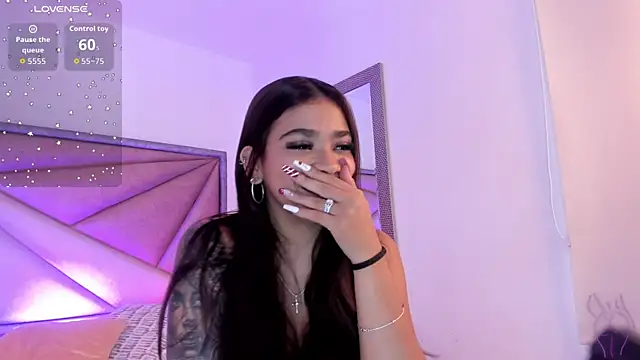 GiaFu online show from December 21, 2025, 5:47 pm