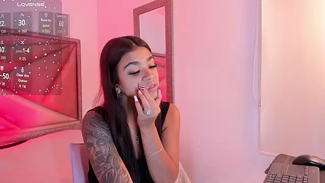 Snapshot of GiaFu chatting on December 14, 2025, 6:13 pm GiaFu online show from December 14, 2025, 6:13 pm