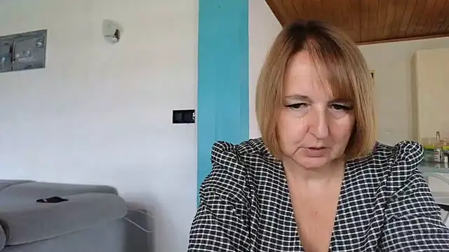Snapshot of Sandcoq chatting on June 10, 2026, 8:04 am Sandcoq online show from June 10, 2026, 8:04 am