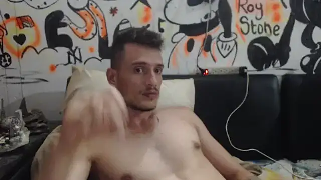 roystonee01 online show from March 3, 2026, 2:40 am