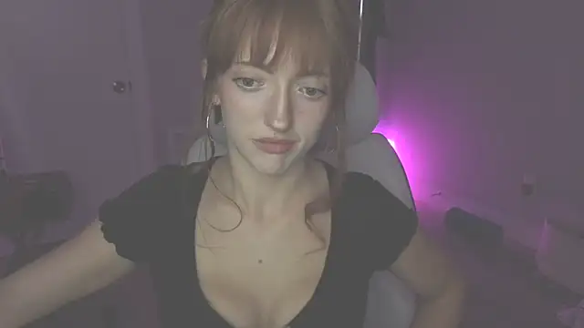 Snapshot of foxxyyyred chatting on May 11, 2026, 8:49 am foxxyyyred online show from May 11, 2026, 8:49 am