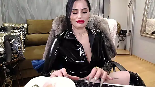 Snapshot of Sara_Poison chatting on March 21, 2026, 8:19 am Sara Poison online show from March 21, 2026, 8:19 am