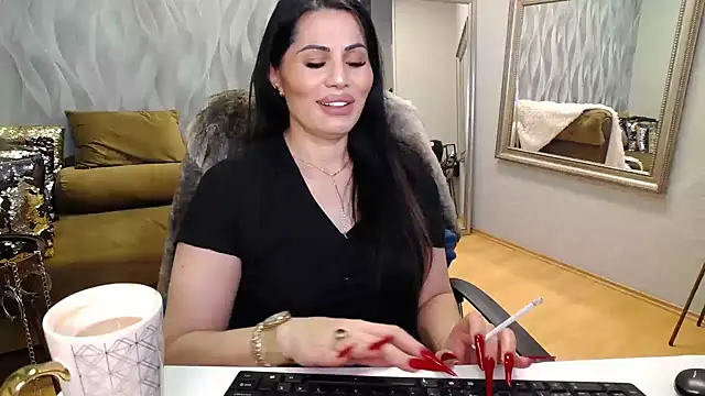 Snapshot of Sara_Poison chatting on March 30, 2026, 2:35 am Sara Poison online show from March 30, 2026, 2:35 am