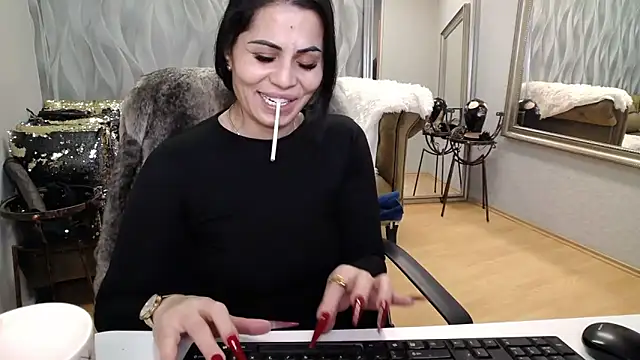 Snapshot of Sara_Poison chatting on February 5, 2026, 3:46 am Sara Poison online show from February 5, 2026, 3:46 am