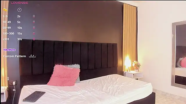 sweetsofia18 online show from October 24, 2025, 10:58 am