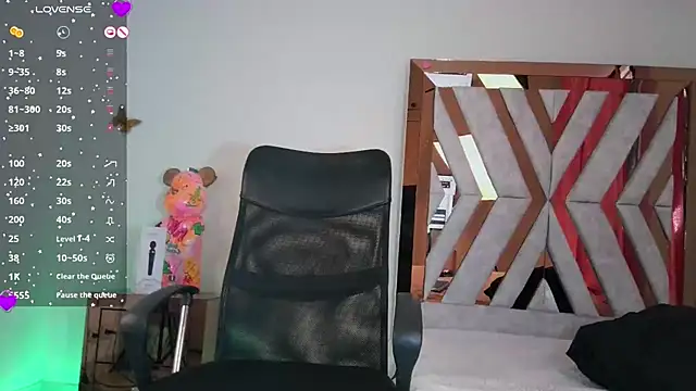 Snapshot of littleayshel chatting on February 20, 2025, 12:57 pm littleayshel online show from February 20, 2025, 12:57 pm