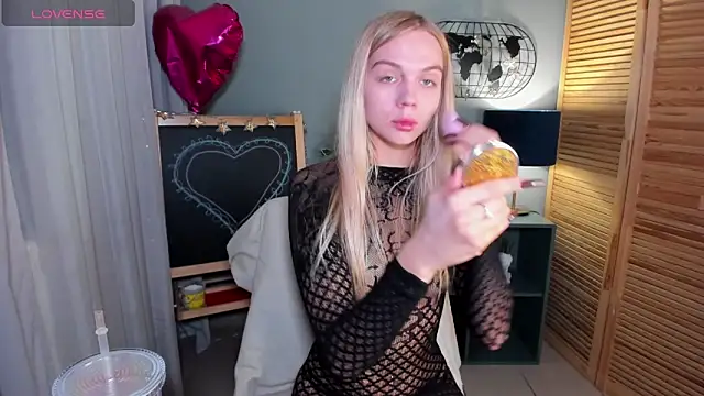 Snapshot of Aria69Stars chatting on September 21, 2025, 8:52 am Aria69Stars online show from September 21, 2025, 8:52 am