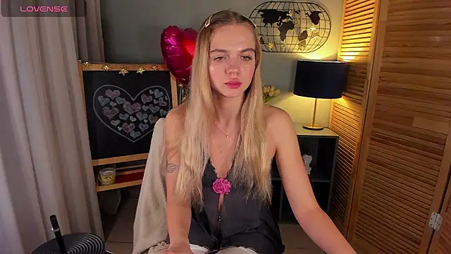 Snapshot of Aria69Stars chatting on March 20, 2025, 12:22 pm Aria69Stars online show from March 20, 2025, 12:22 pm