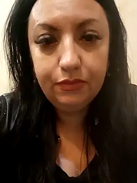 Snapshot of Veronica-Celie chatting on June 3, 2026, 8:02 pm Veronica-Celie online show from June 3, 2026, 8:02 pm