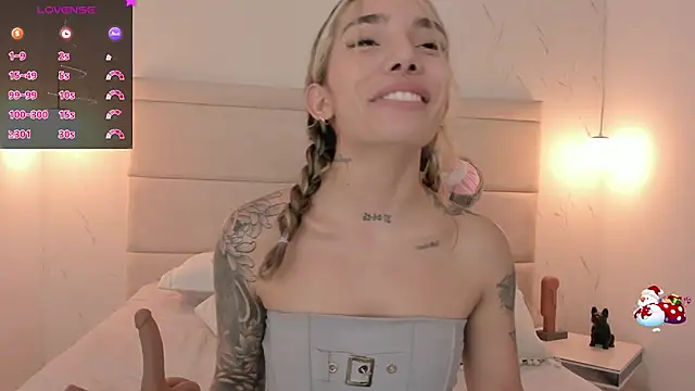 Mollymoon1 online show from December 20, 2025, 5:27 pm