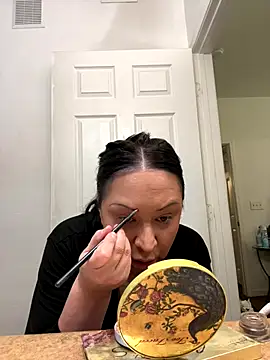 AlyssiaAmoreXO online show from October 27, 2025, 8:10 pm