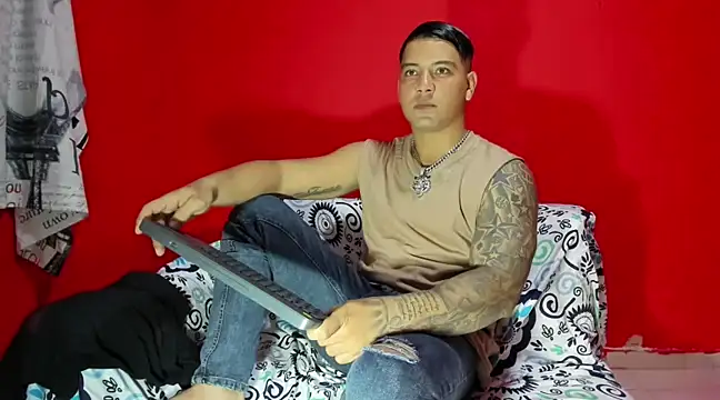 Snapshot of paul_luis chatting on February 21, 2025, 2:06 am paul luis online show from February 21, 2025, 2:06 am