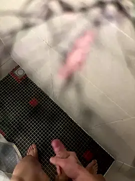 Snapshot of lescro95_ chatting on January 9, 2026, 11:28 am lescro95 online show from January 9, 2026, 11:28 am