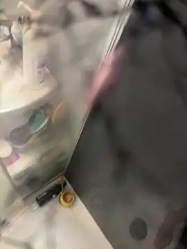 Snapshot of lescro95_ chatting on April 4, 2026, 11:44 pm lescro95 online show from April 4, 2026, 11:44 pm