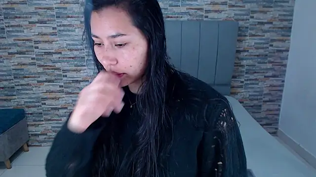 Snapshot of _joy_yva chatting on November 7, 2025, 5:06 pm joy yva online show from November 7, 2025, 5:06 pm