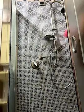 Snapshot of Dikkiduohottt chatting on October 29, 2025, 4:17 pm Dikkiduohottt online show from October 29, 2025, 4:17 pm