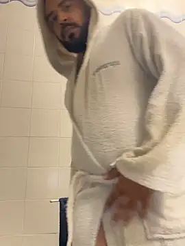 Snapshot of Dikkiduohottt chatting on September 12, 2025, 9:14 pm Dikkiduohottt online show from September 12, 2025, 9:14 pm