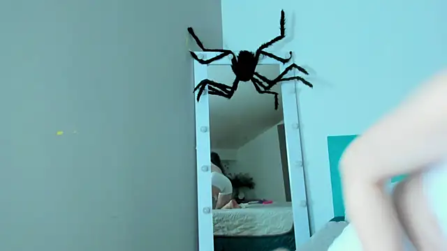 Snapshot of L1ittle_kitty_ chatting on November 8, 2025, 6:39 am L1ittle kitty online show from November 8, 2025, 6:39 am