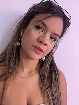 Snapshot of Alisha-Bond chatting on February 19, 2025, 3:06 am Alisha-Bond online show from February 19, 2025, 3:06 am