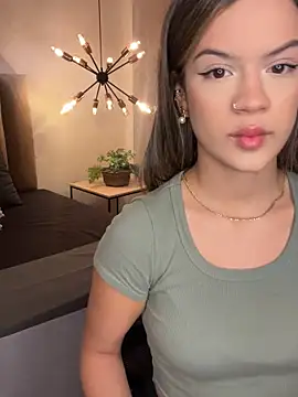 Snapshot of Alisha-Bond chatting on February 23, 2025, 11:25 pm Alisha-Bond online show from February 23, 2025, 11:25 pm