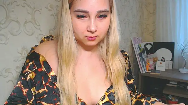 Snapshot of DolphinDreams chatting on April 7, 2026, 12:07 pm DolphinDreams online show from April 7, 2026, 12:07 pm