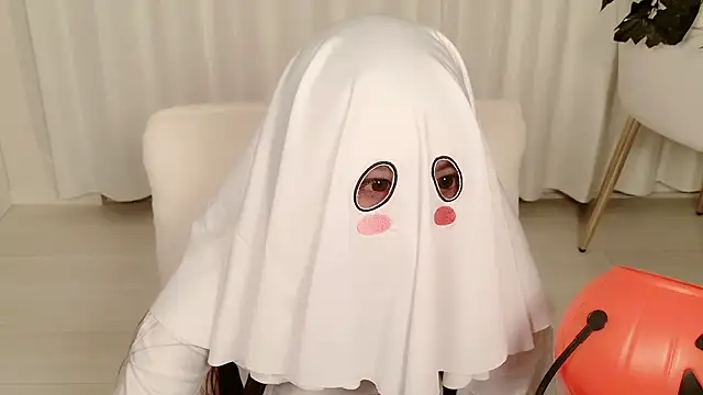 Snapshot of yuki_room chatting on October 31, 2025, 12:57 pm yuki room online show from October 31, 2025, 12:57 pm