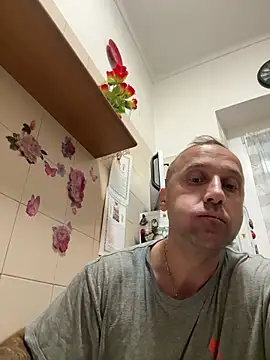 Lecatore80 online show from April 13, 2026, 4:22 pm