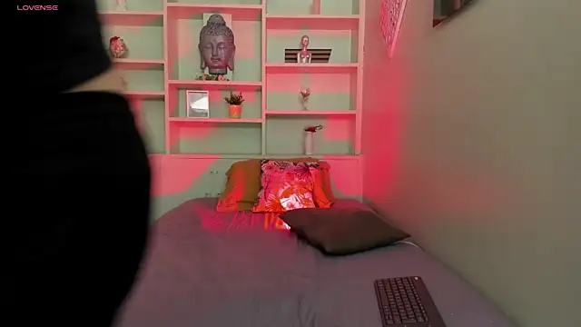 Snapshot of Lucy_Williiams chatting on February 17, 2025, 9:00 pm Lucy Williiams online show from February 17, 2025, 9:00 pm