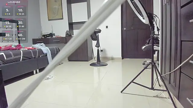 valeria hurtado online show from February 13, 2025, 2:01 am