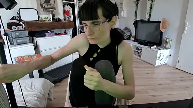 CeriseLapine online show from November 30, 2025, 8:37 am