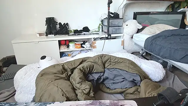 Snapshot of CeriseLapine chatting on April 3, 2026, 9:38 am CeriseLapine online show from April 3, 2026, 9:38 am