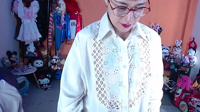 Snapshot of MissMiia2 chatting on May 4, 2026, 2:20 pm MissMiia2 online show from May 4, 2026, 2:20 pm
