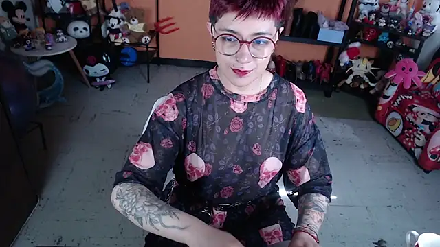 Snapshot of MissMiia2 chatting on May 15, 2026, 2:15 pm MissMiia2 online show from May 15, 2026, 2:15 pm