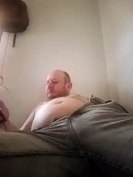 Snapshot of gato- chatting on December 5, 2024, 9:44 pm gato- online show from December 5, 2024, 9:44 pm