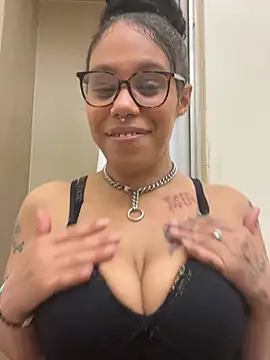 Princess Desirae online show from April 16, 2026, 3:18 am