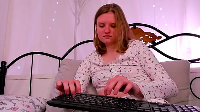 LilianSwall online show from March 16, 2025, 12:44 pm