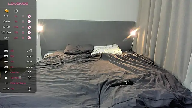 jesssicamooon online show from December 4, 2025, 7:35 pm