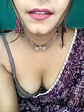 Snapshot of Diamond_queeen chatting on December 18, 2024, 9:40 pm Diamond queeen online show from December 18, 2024, 9:40 pm