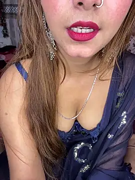 Diamond queeen online show from November 18, 2025, 4:10 pm