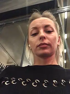 Diamond Bunny  online show from March 21, 2025, 4:51 pm