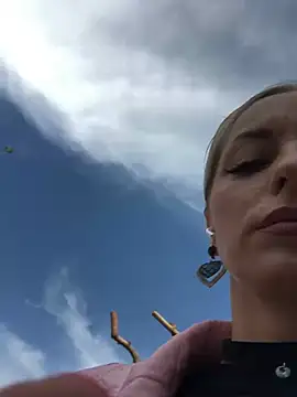 Diamond Bunny  online show from March 9, 2025, 12:31 pm