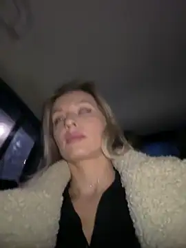 Diamond Bunny  online show from February 26, 2026, 3:23 pm