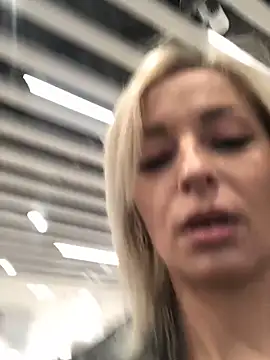 Diamond Bunny  online show from October 22, 2025, 3:00 pm