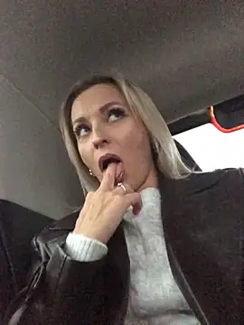 Diamond Bunny  online show from October 29, 2025, 2:38 pm