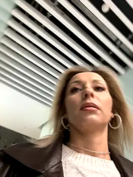 Diamond Bunny  online show from November 26, 2025, 1:44 pm