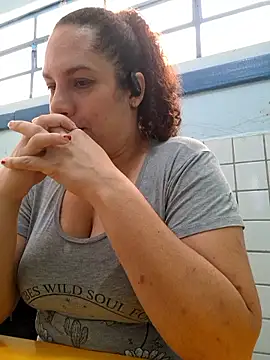 Snapshot of litha_luna chatting on December 15, 2025, 1:06 pm litha luna online show from December 15, 2025, 1:06 pm